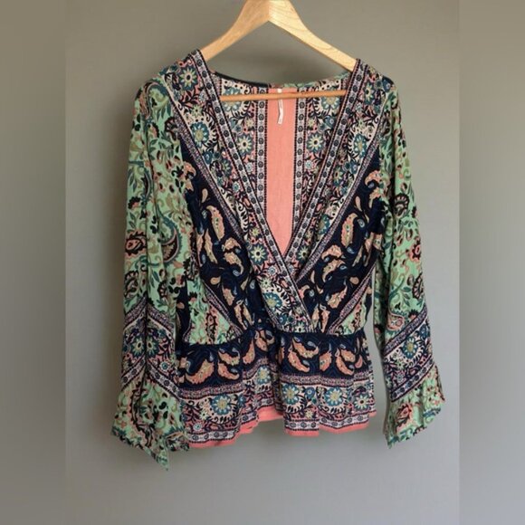 🍄 50% OFF - Free People Bohemian Floral Print V-Neck Blouse - Picture 4 of 10